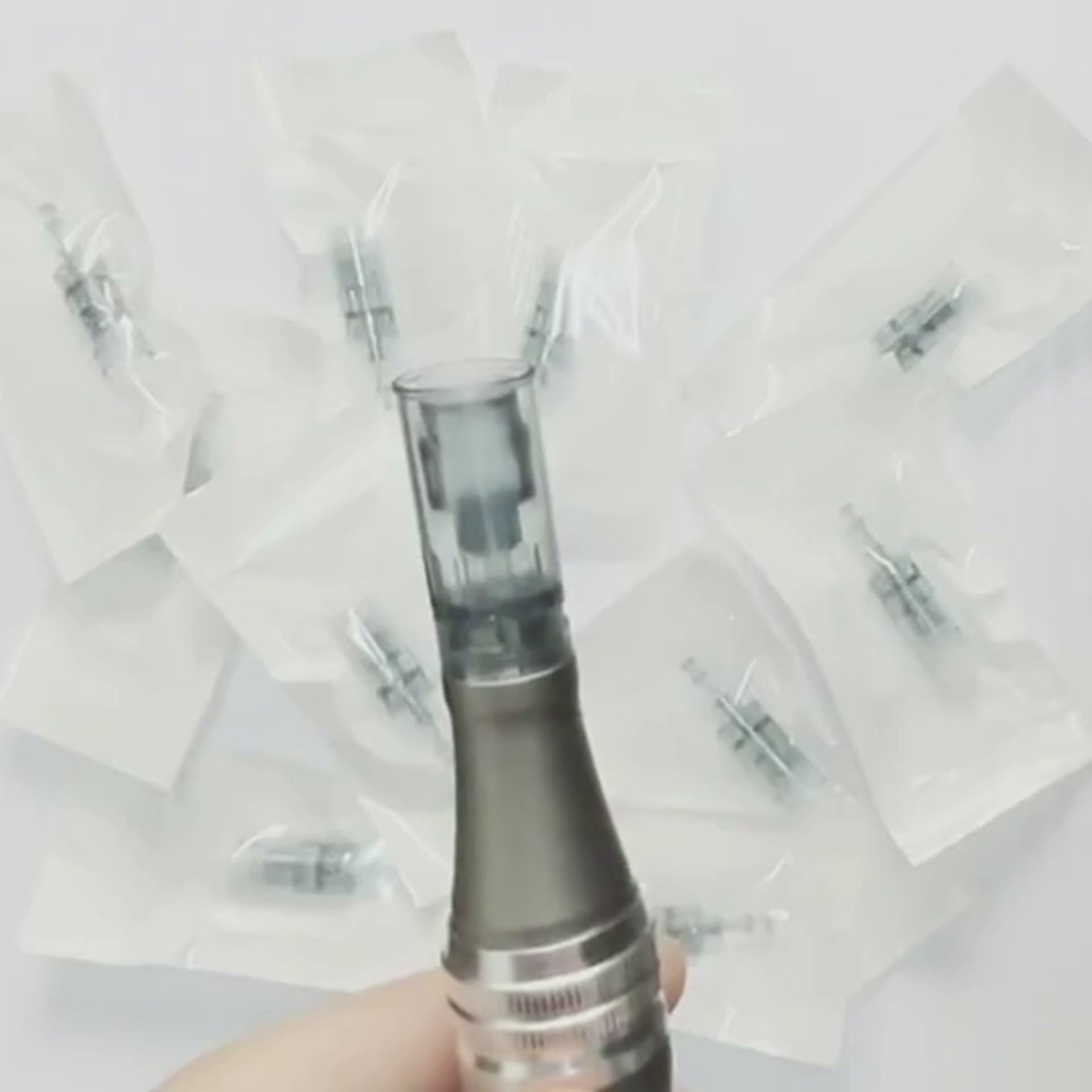 Indlæs video: Derma Pen Udskiftningspatroner – 10 Pakke (11/16/24/36/42 Nåle)